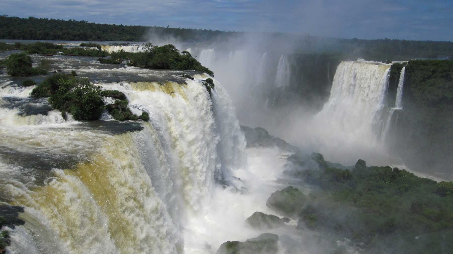 iguazu-waterfalls-Argentina