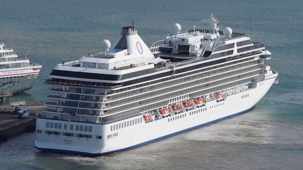 Ocenania Cruise ship 